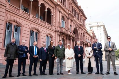 “patriotas-por-europa”:-diputados-de-derecha-vinieron-a-buscar-las-recetas-de-la-motosierra-de-milei