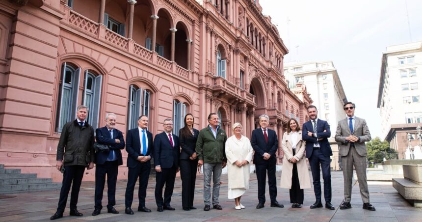 “patriotas-por-europa”:-diputados-de-derecha-vinieron-a-buscar-las-recetas-de-la-motosierra-de-milei