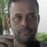 el-impactante-momento-en-que-cayo-un-rayo-al-lado-de-un-notero-argentino-en-pleno-vivo-desde-el-mundial