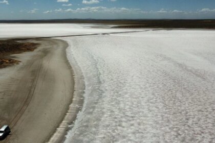 en-medio-de-la-crisis-hidrica,-mendoza-aprobo-la-exploracion-de-litio-en-las-salinas-del-diamante