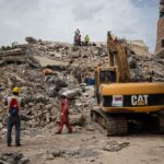 en-la-guaira-se-concentran-en-retirar-escombros-y-en-recuperar-cuerpos-tras-partida-de-rescatistas.
