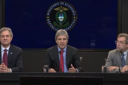 caputo-presento-su-plan-para-pagar-la-deuda-y-dijo-que-no-preve-volver-a-wall-street:-“no-es-un-objetivo,-es-una-opcion”