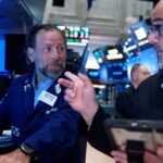 los-bonos-reaccionan-positivamente-y-el-riesgo-pais-baja-un-escalon-a-los-412-puntos-luego-del-anuncio-de-caputo