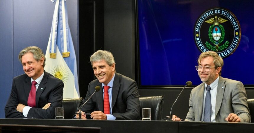 la-letra-chica-del-plan-financiero:-caputo-le-comprara-casi-us$-5.000-millones-al-bcra-para-pagar-la-deuda