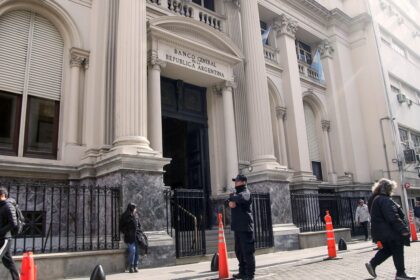 economia-le-da-al-bcra-us$-2.000-millones-de-bonos-atados-al-dolar-para-que-tenga-mas-“poder-de-fuego”-en-el-mercado
