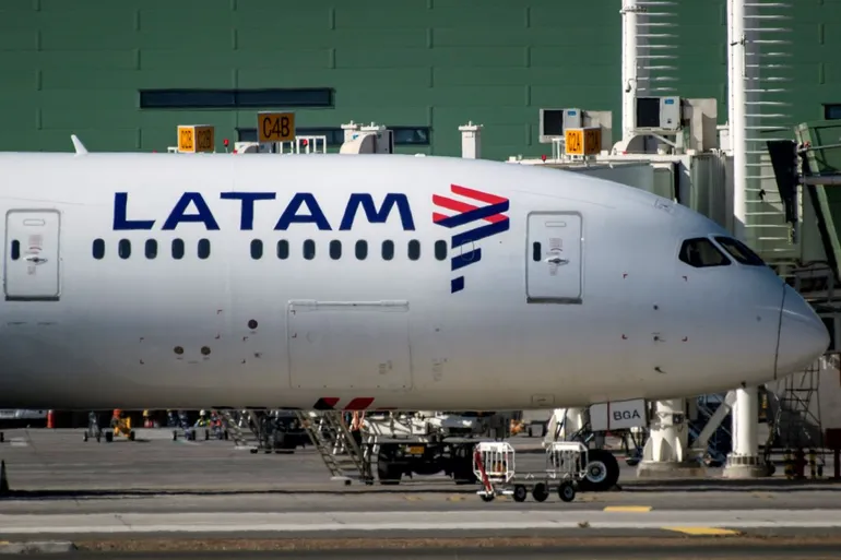 latam-reinicia-ruta-colombia-venezuela-con-llegada-al-aeropuerto-de-barcelona