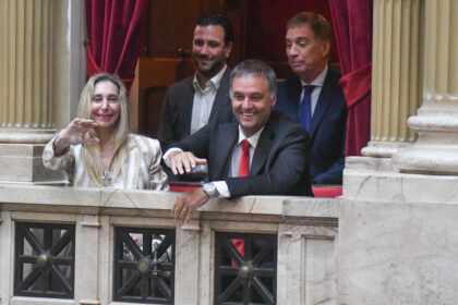 dolares-en-efectivo,-una-herencia-millonaria-y-propiedades:-que-declaran-en-sus-patrimonios-santilli-y-los-otros-jefes-del-gabinete-tras-el-escandalo-adorni