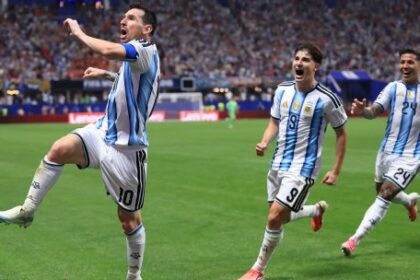 argentina-produce-epic-world-cup-fightback-to-beat-egypt,-reach-quarters
