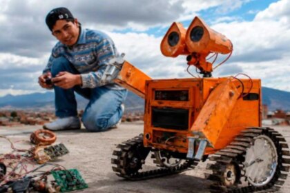 creo-un-robot-con-basura-electronica-para-reducir-residuos-y-demostrar-que-el-reciclaje-tambien-impulsa-la-innovacion