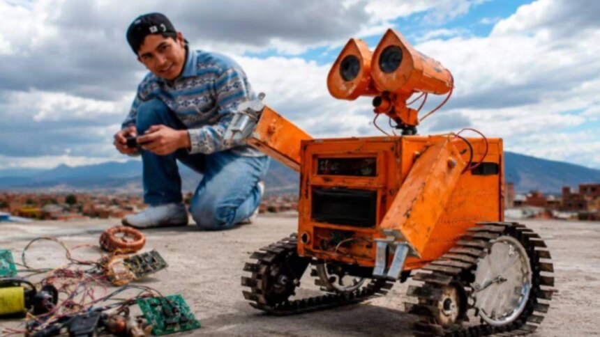 creo-un-robot-con-basura-electronica-para-reducir-residuos-y-demostrar-que-el-reciclaje-tambien-impulsa-la-innovacion