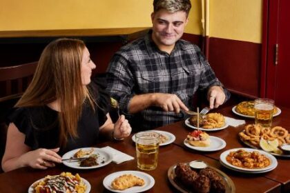 cantinas-de-barrio-portenas:-nuevas-y-con-platos-abundantes