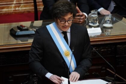 la-pelea-por-el-presupuesto:-milei-presiona-al-congreso-con-el-‘shutdown”-y-la-oposicion-responde-que-es-“inconstitucional”