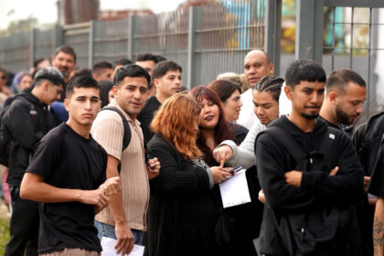 que-paso-con-el-empleo-en-los-ultimos-15-anos,-segun-la-uca:-mayor-informalidad,-autoempleo-y-menor-calidad-del-trabajo-en-blanco