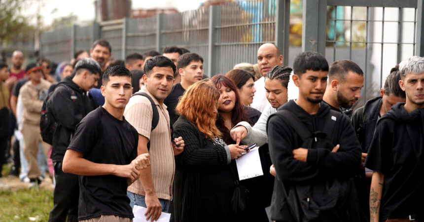 que-paso-con-el-empleo-en-los-ultimos-15-anos,-segun-la-uca:-mayor-informalidad,-autoempleo-y-menor-calidad-del-trabajo-en-blanco