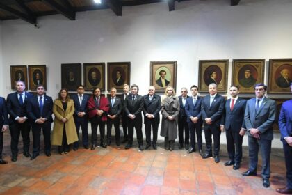 milei-encabezo-en-tucuman-el-acto-por-el-dia-de-la-independencia-con-una-foto-institucional-con-los-gobernadores-dialoguistas