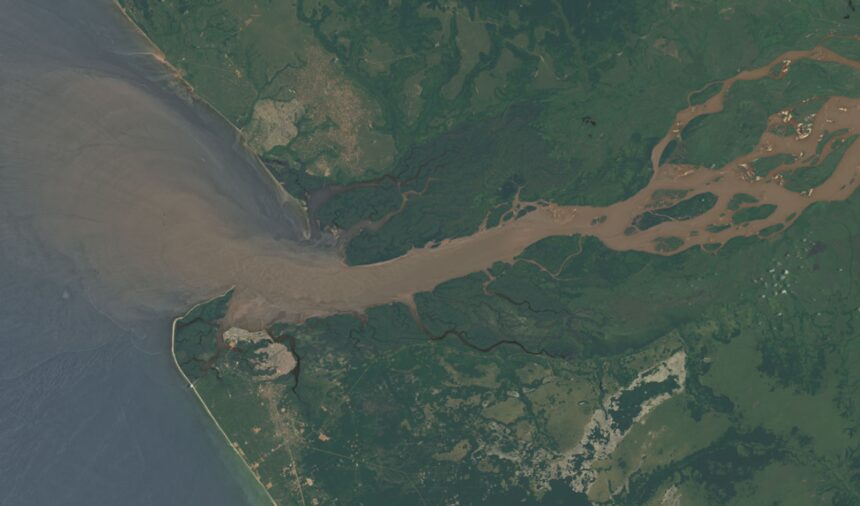 desde-el-congo-fluyen-cada-segundo-40.000-metros-cubicos-de-agua-dulce-hacia-el-atlantico:-un-estudio-analiza-su-destino-final