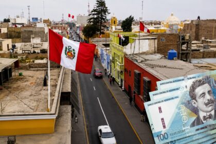 ¿vives-en-uno-de-estos-9-distritos-de-lima?-izar-la-bandera-del-peru-sera-obligatorio-y-habra-multas