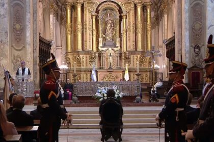 frente-a-milei,-el-arzobispo-porteno-pidio-terminar-con-las-“cuevas-de-la-corrupcion”-y-cito-a-messi-para-pedir-la-union-de-los-argentinos