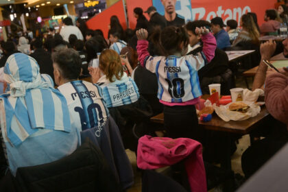efecto-mundial:-explota-la-compra-de-picadas-en-la-previa-y-se-apagan-los-pagos-con-qr-mientras-juega-la-seleccion
