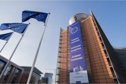 la-ue-exige-que-eeuu-cumpla-con-el-acuerdo-comercial-tras-la-amenaza-de-donald-trump-a-espana