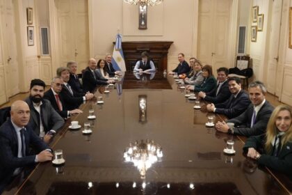 milei-reunio-al-gabinete-en-la-primera-reunion-con-santilli-como-jefe:-avanza-la-reforma-de-la-carta-organica-del-banco-central