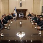 milei-reunio-al-gabinete-en-la-primera-reunion-con-santilli-como-jefe:-avanza-la-reforma-de-la-carta-organica-del-banco-central