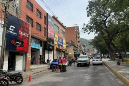 los-guairenos-somos-guerreros:maiquetia-se-convierte-en-el-refugio-comercial-tras-los-terremotos