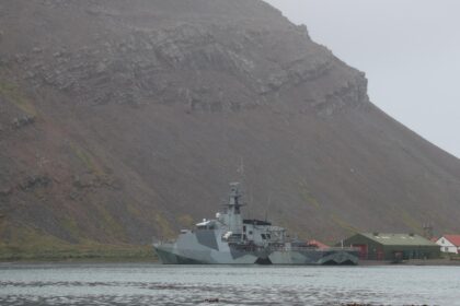 malvinas:-versiones-cruzadas-sobre-un-buque-de-guerra-britanico-que-navego-aguas-argentinas