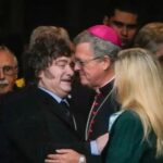 te-deum:-el-arzobispo-insta-a-poner-fin-a-los-“insultos-y-la-crueldad”-mientras-milei-observa