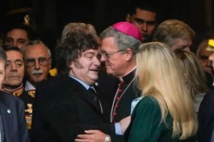 te-deum:-el-arzobispo-insta-a-poner-fin-a-los-“insultos-y-la-crueldad”-mientras-milei-observa