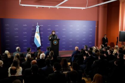 milei-vuelve-a-reunir-a-diputados-y-senadores-de-lla-con-la-apuesta-de-apurar-los-cambios-en-el-banco-central