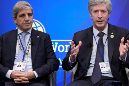 para-mantener-el-dolar-calmo,-el-gobierno-volco-en-julio-mas-de-us$-1.000-millones-en-futuros-y-bonos
