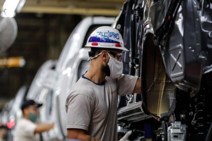 las-dos-caras-de-la-industria:-la-actividad-local-no-levanta-cabeza,-pero-las-exportaciones-crecen-13%