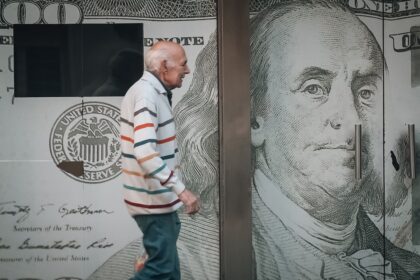 el-dolar-vuelve-a-bajar,-perfora-el-piso-de-los-$-1.500-y-toca-a-los-niveles-que-tenia-a-fines-de-junio