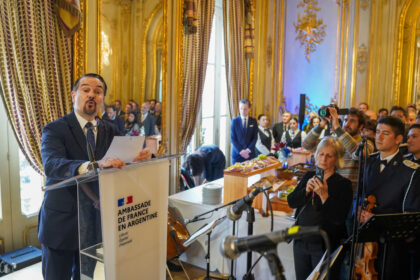 el-embajador-de-francia-dio-un-fuerte-discurso-contra-el-racismo-por-lo-ocurrido-en-el-mundial-de-futbol