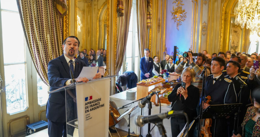 el-embajador-de-francia-dio-un-fuerte-discurso-contra-el-racismo-por-lo-ocurrido-en-el-mundial-de-futbol
