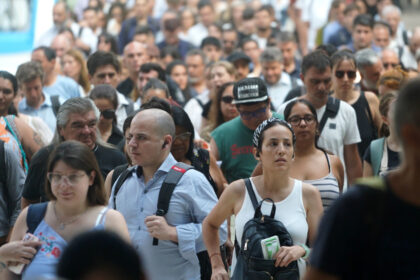 a-pesar-de-la-baja-en-la-inflacion,-el-poder-de-compra-no-mejora:-solo-ocho-gremios-le-ganaron-a-los-precios