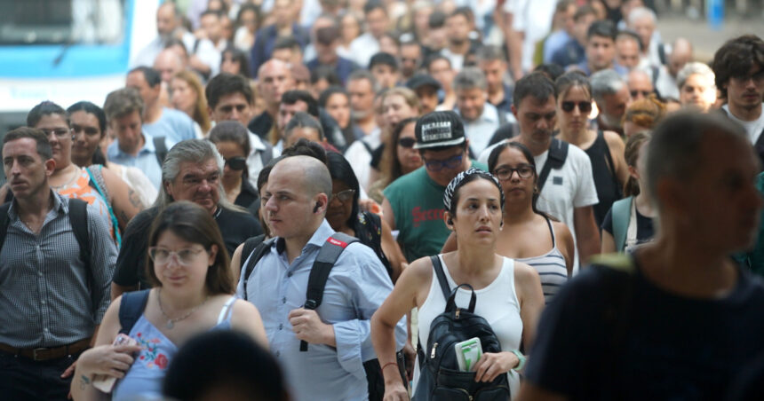 a-pesar-de-la-baja-en-la-inflacion,-el-poder-de-compra-no-mejora:-solo-ocho-gremios-le-ganaron-a-los-precios