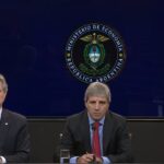en-una-“licitacion-express”-antes-del-partido,-caputo-busca-refinanciar-vencimientos-por-$-3-billones-y-colocar-un-nuevo-bono-en-dolares