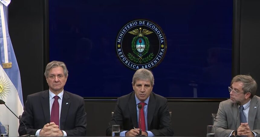 en-una-“licitacion-express”-antes-del-partido,-caputo-busca-refinanciar-vencimientos-por-$-3-billones-y-colocar-un-nuevo-bono-en-dolares