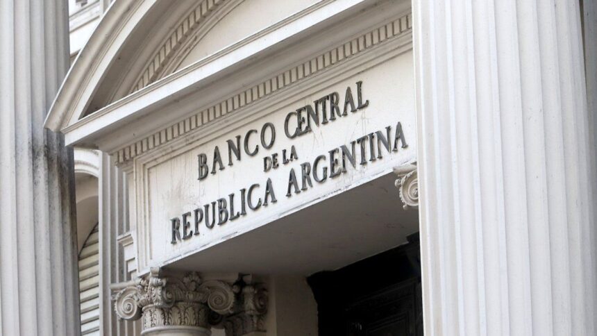 el-bcra-aflojo-las-compras-de-dolares-tras-el-record-en-varios-anos,-pero-ya-sumo-u$s1.175-millones-en-julio