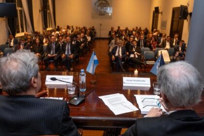 horacio-rosatti,-presidente-de-la-corte,-a-32-anos-del-atentado-a-la-amia:-“lo-que-distingue-a-las-democracias-es-como-tratan-a-las-minorias”