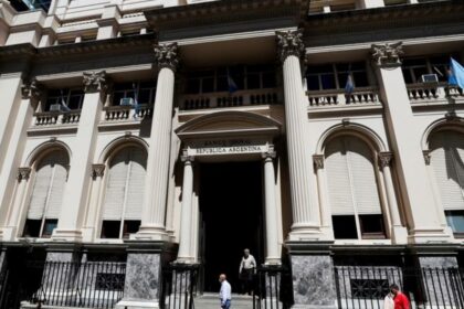 carta-organica-del-banco-central:-cual-es-el-impacto-real-y-las-dudas-de-la-reforma-que-impulsa-milei