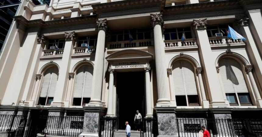 carta-organica-del-banco-central:-cual-es-el-impacto-real-y-las-dudas-de-la-reforma-que-impulsa-milei