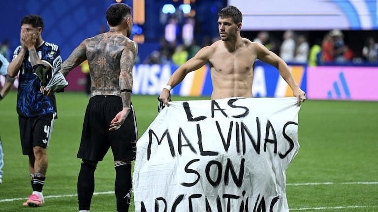 hablo-el-hincha-que-pinto-la-bandera-sobre-malvinas-que-uso-la-seleccion-argentina