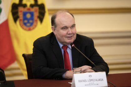 jne-deja-sin-efecto-credencial-de-senador-de-rafael-lopez-aliaga-y-convoca-a-absalon-vasquez-en-su-lugar