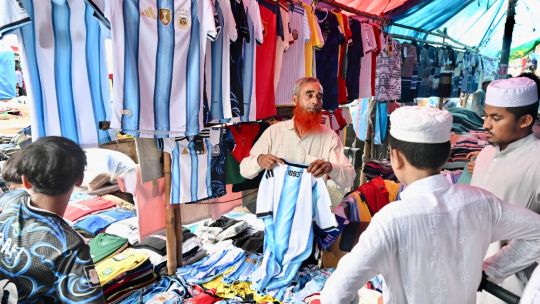 de-maradona-a-messi:-el-amor-perdurable-de-bangladesh-por-argentina