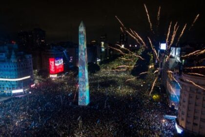 argentines-flood-onto-streets-to-salute-team-despite-world-cup-final-defeat