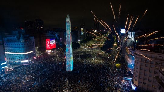 argentinos-salen-a-las-calles-para-saludar-al-equipo-pese-a-la-derrota-en-la-final-del-mundial