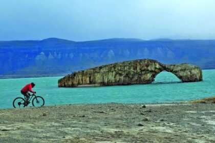 lago-posadas-en-bike:-por-donde-el-viento-todavia-manda